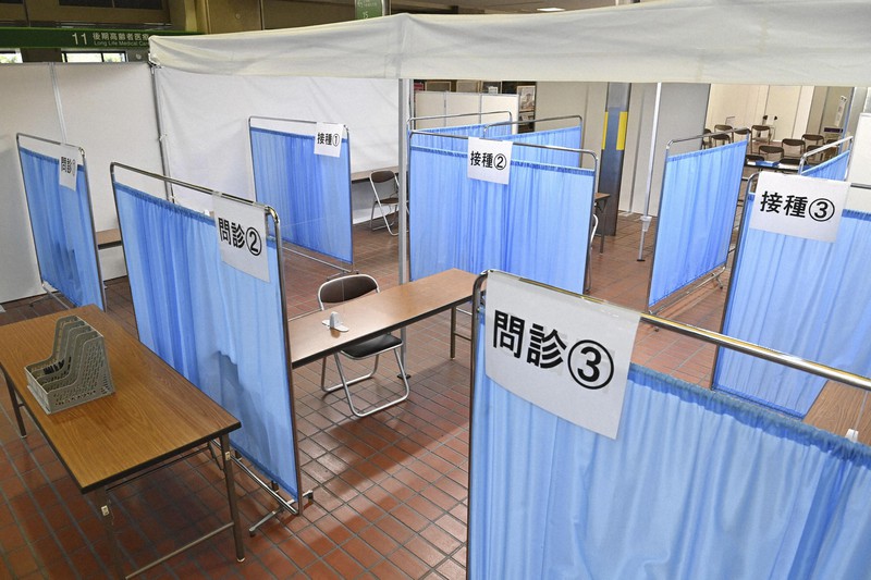 Japão inicia vacinação COVID-19 para idosos