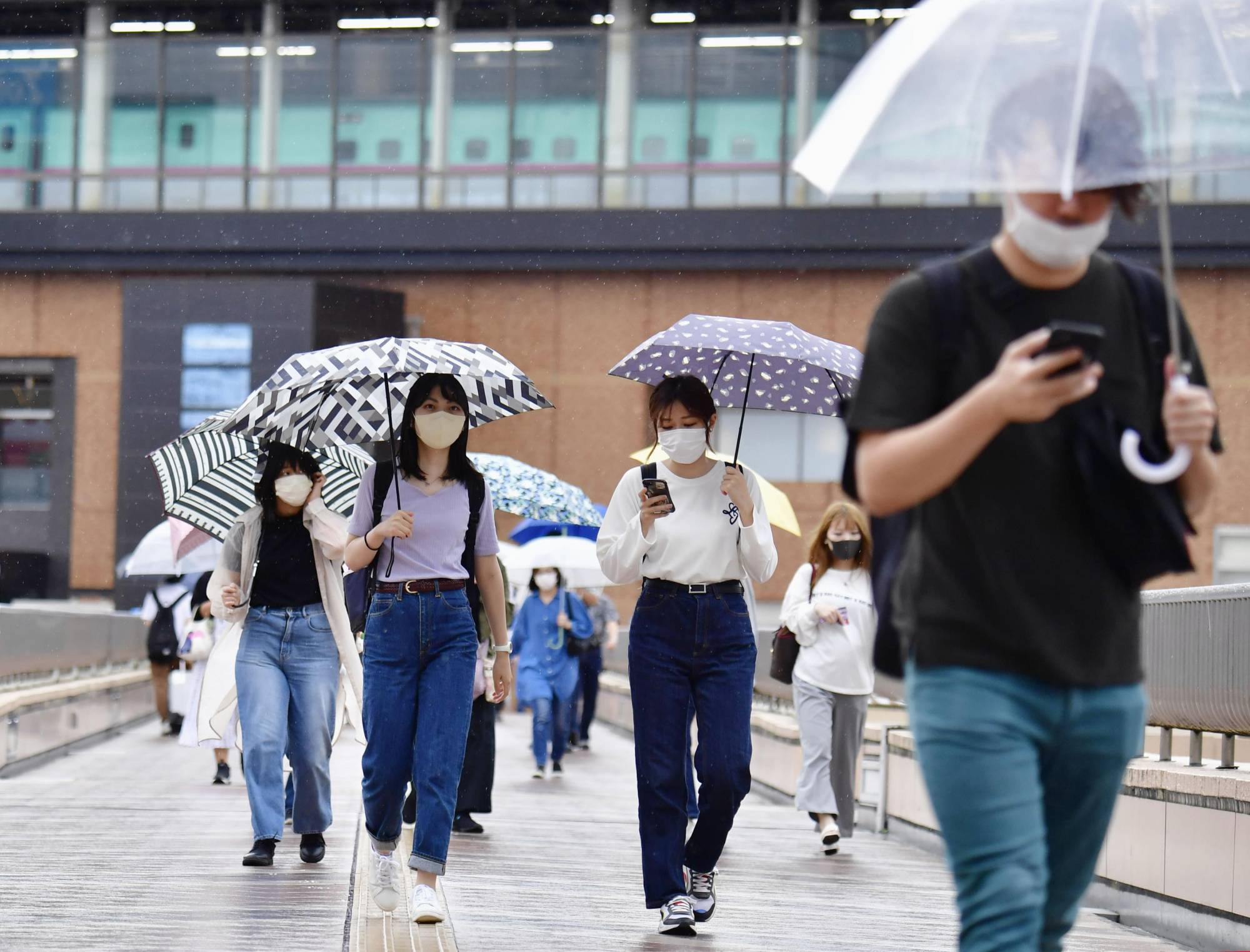 Tufão Nanmadol enfraquece após trazer fortes chuvas ao sudoeste do Japão