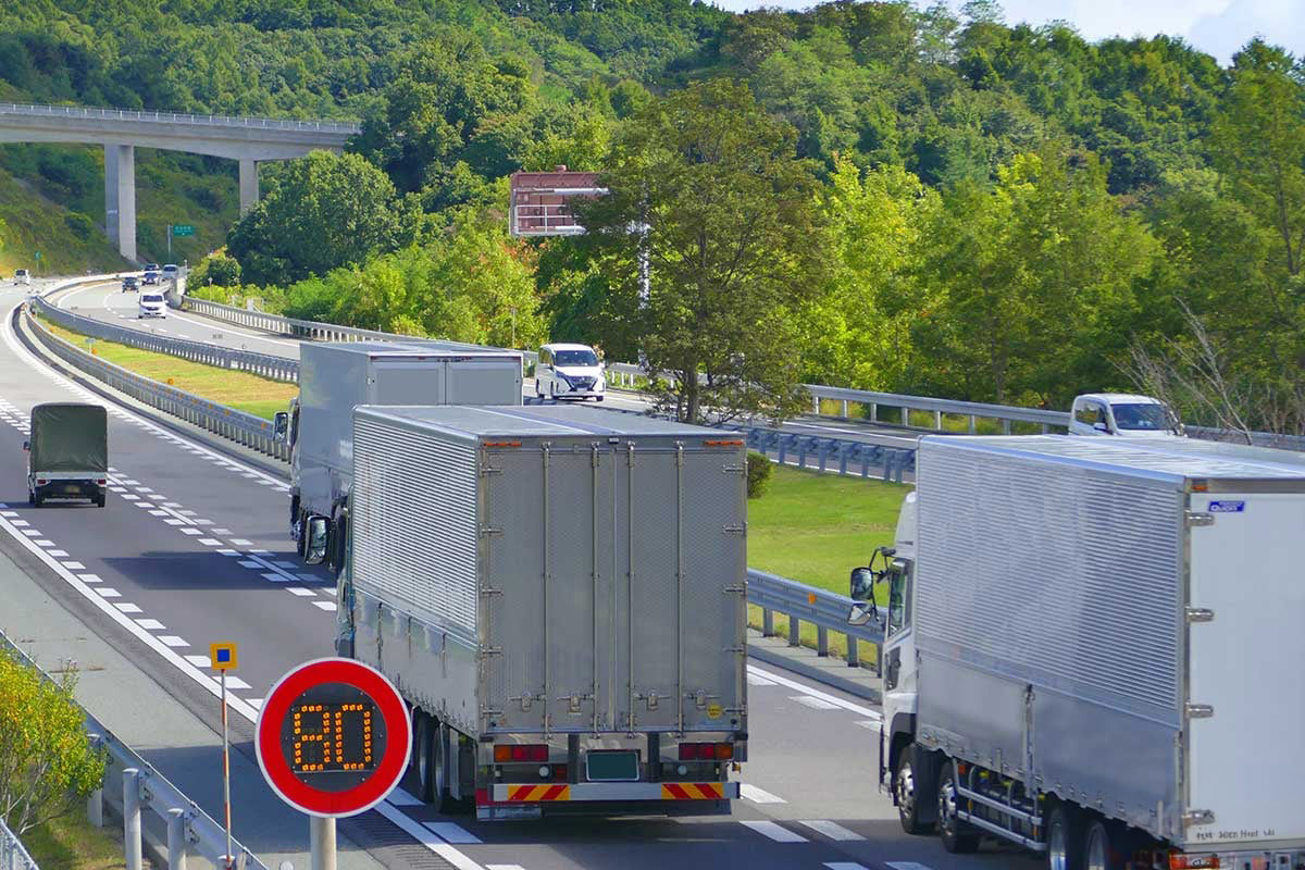 Japão-Aumenta-Limite-de-Velocidade-para-Caminhões-em-Vias-Expressas